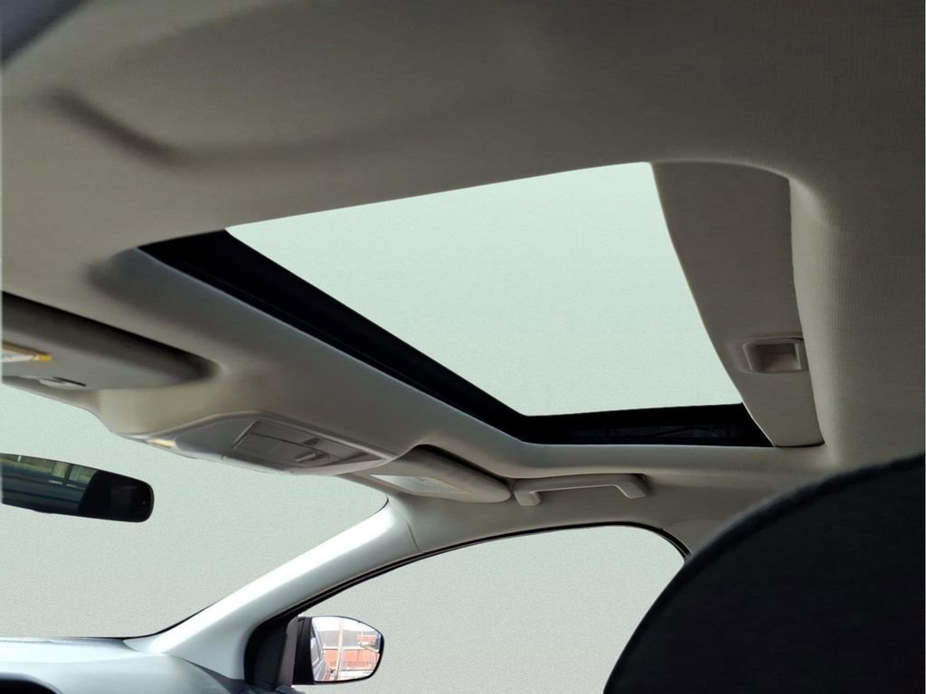 Used 2015 Ford Focus SE w/ SE Sport Package image 8