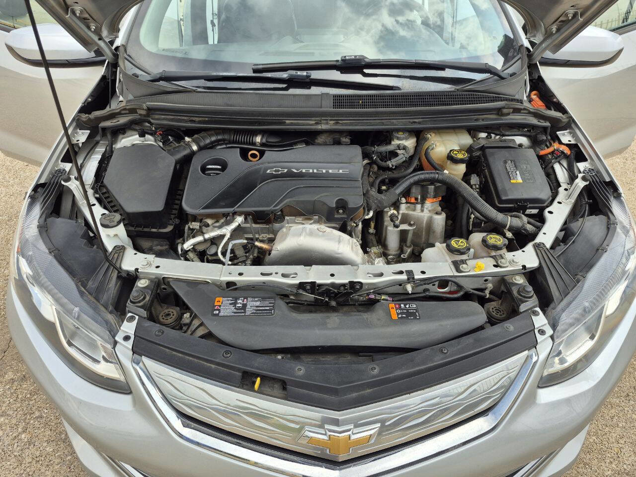 Used 2017 Chevrolet Volt LT w/ Comfort Package FWD image 27