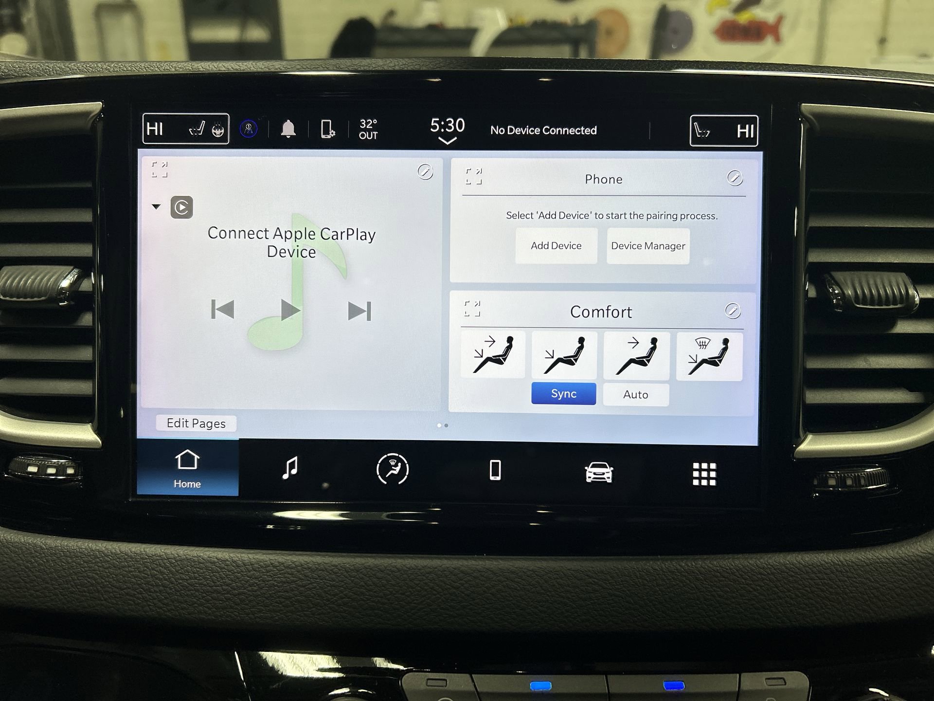 Used 2023 Chrysler Pacifica Touring-L image 16