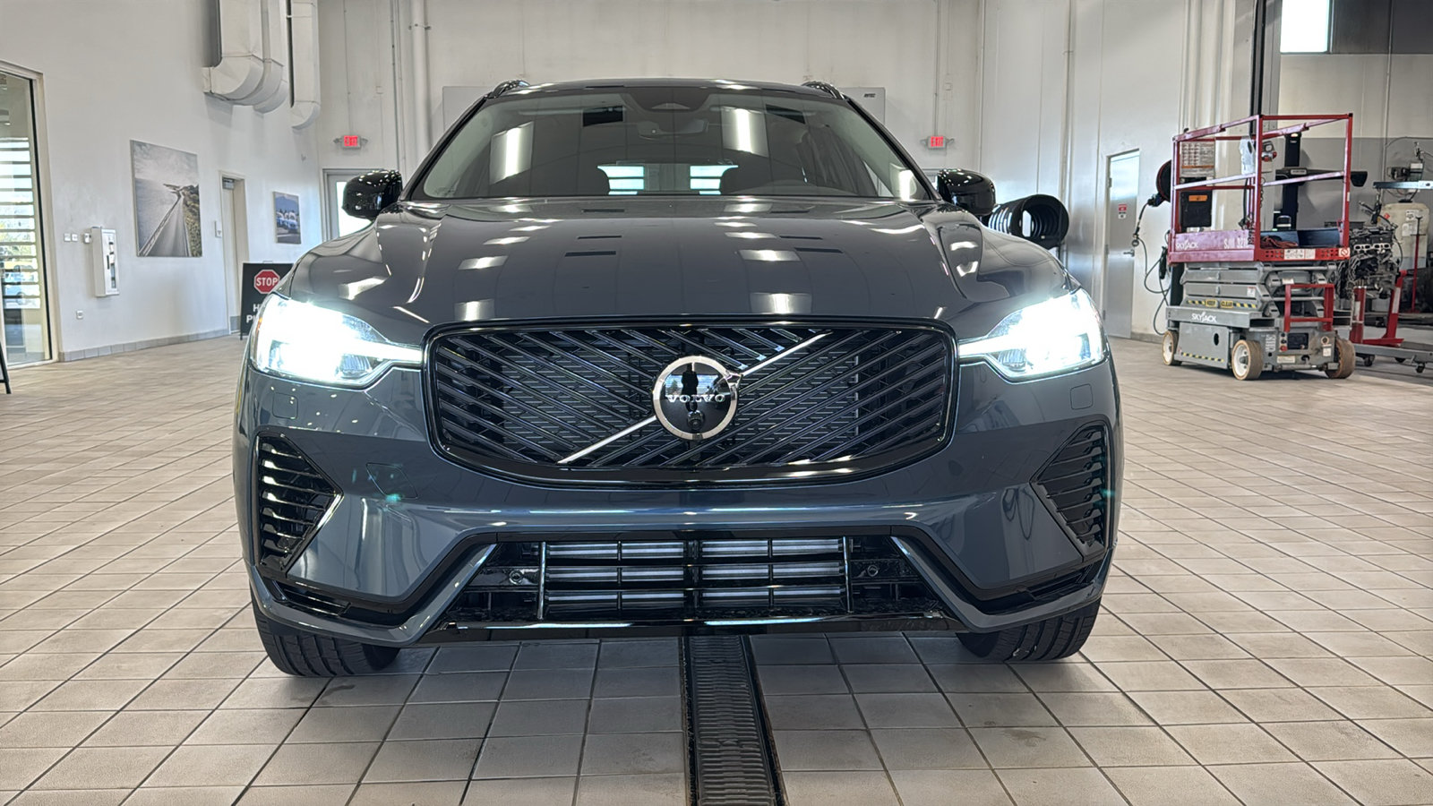 New 2026 Volvo XC60 T8 Plus w/ Climate Package AWD/4WD image 10