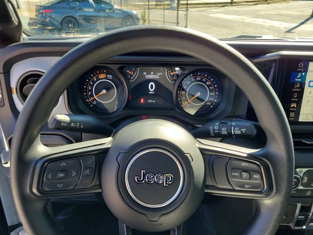 Used 2025 Jeep Wrangler Sport image 15