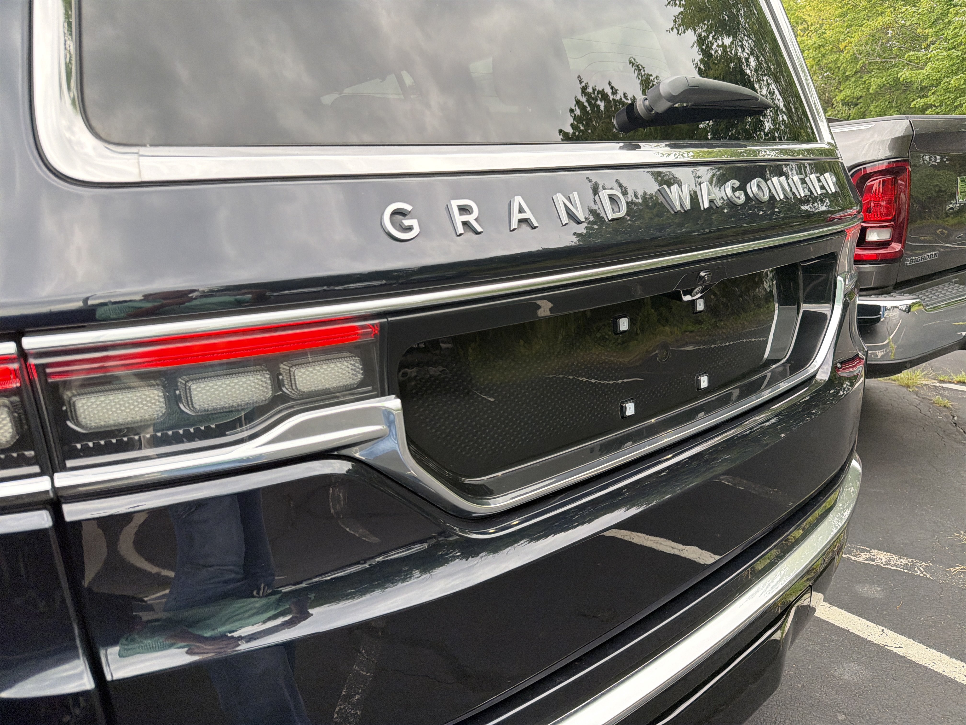 Used 2025 Jeep Grand Wagoneer 4WD image 8