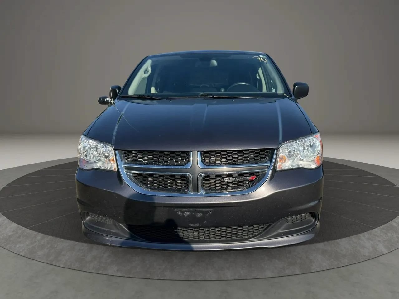 Used 2019 Dodge Grand Caravan SE w/ UConnect Hands-Free Group FWD image 2