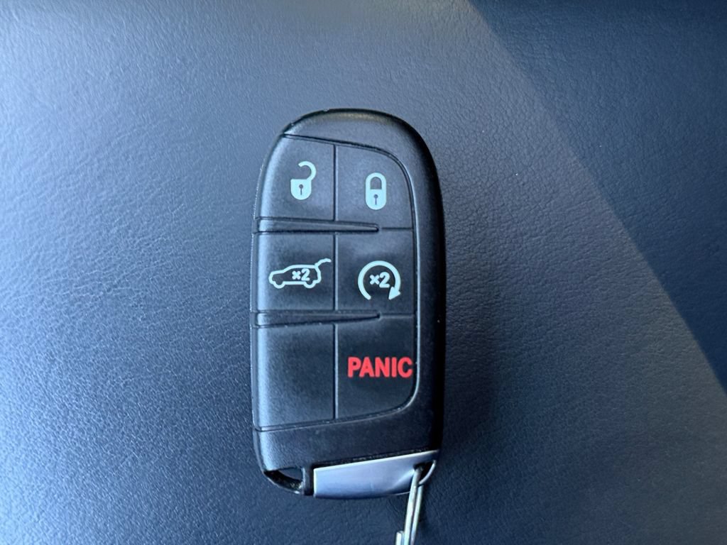 Used 2022 Dodge Durango R/T w/ Tow 'N Go Package AWD/4WD image 32