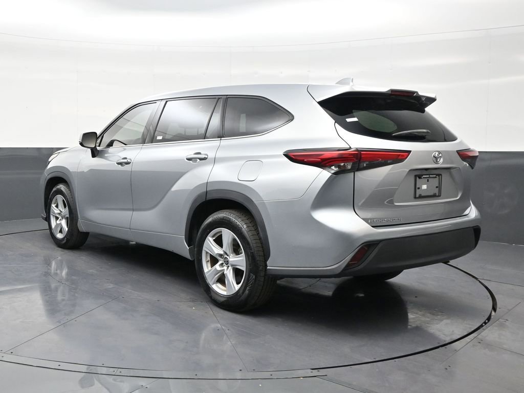 Used 2020 Toyota Highlander L image 3