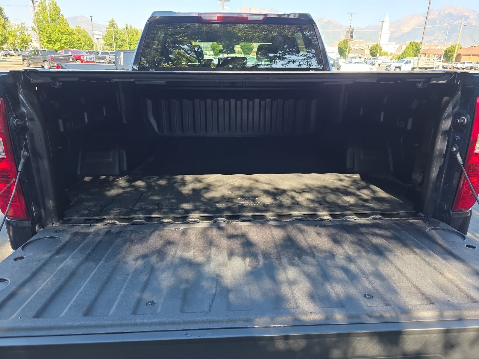 Used 2023 Chevrolet Silverado 1500 LT AWD/4WD image 16
