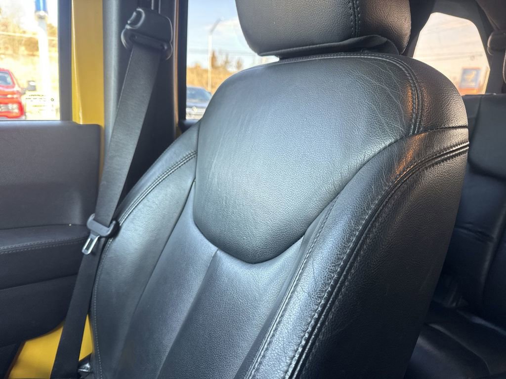 Used 2015 Jeep Wrangler Unlimited Sahara image 32