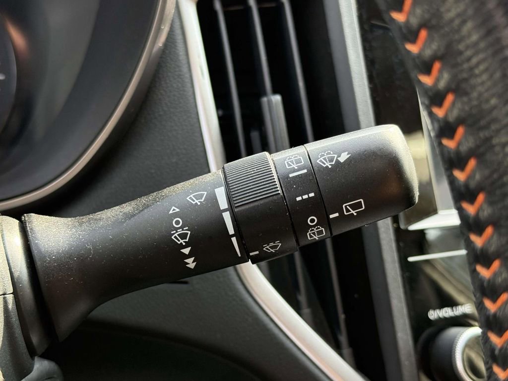 Used 2018 Subaru Crosstrek 2.0i Premium w/ Eyesight System image 23