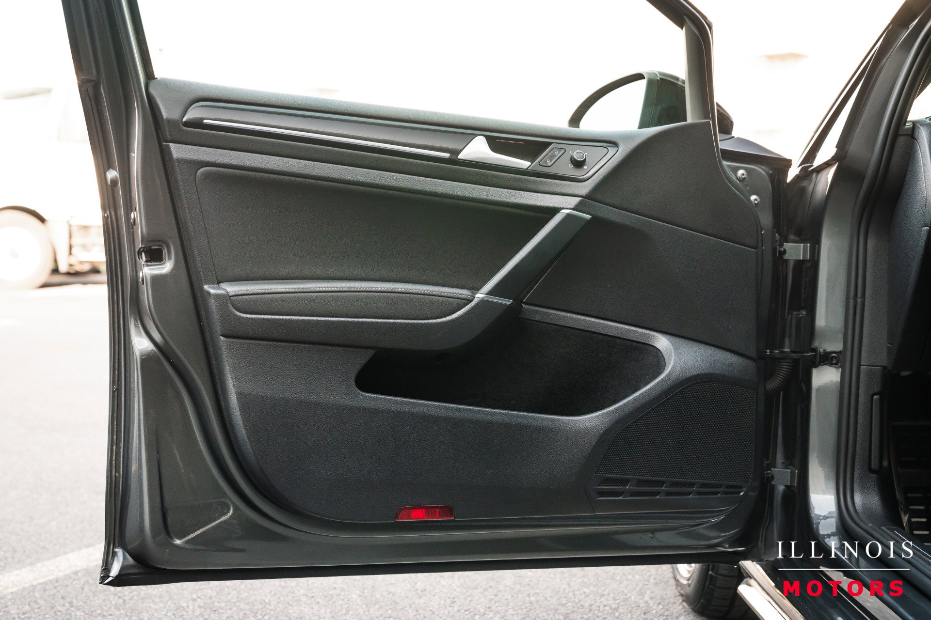 Used 2019 Volkswagen Golf 4-Door image 17