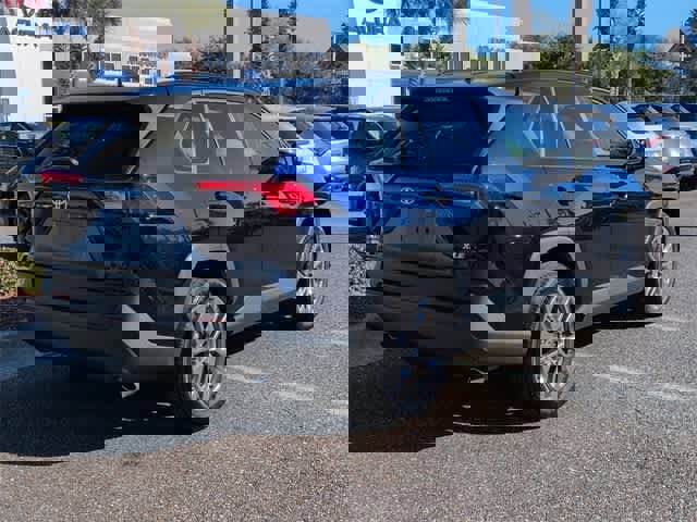 Used 2021 Toyota RAV4 XLE Premium image 8