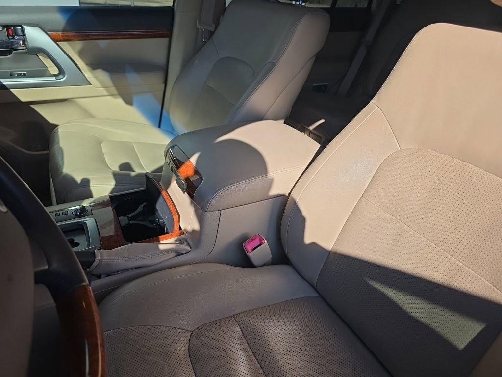 Used 2014 Toyota Land Cruiser image 26