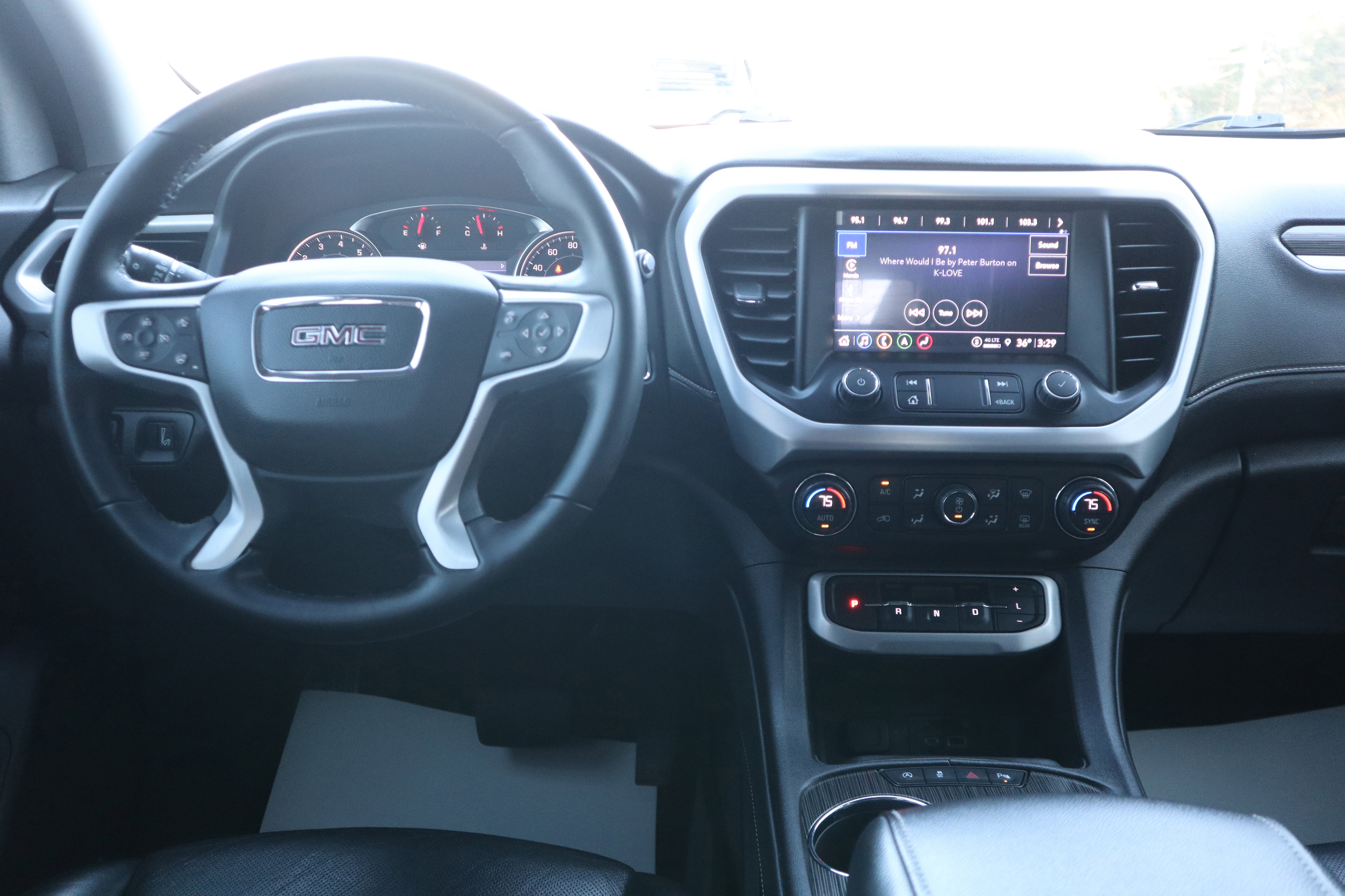 Used 2023 GMC Acadia SLT w/ Elevation Edition image 12