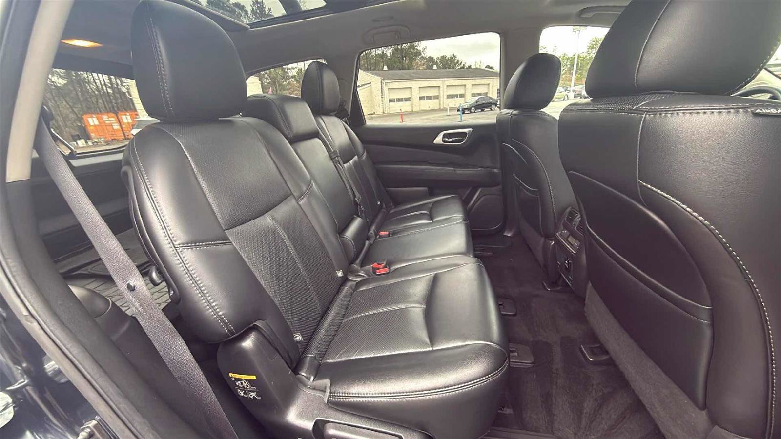 Used 2016 Nissan Pathfinder Platinum image 24