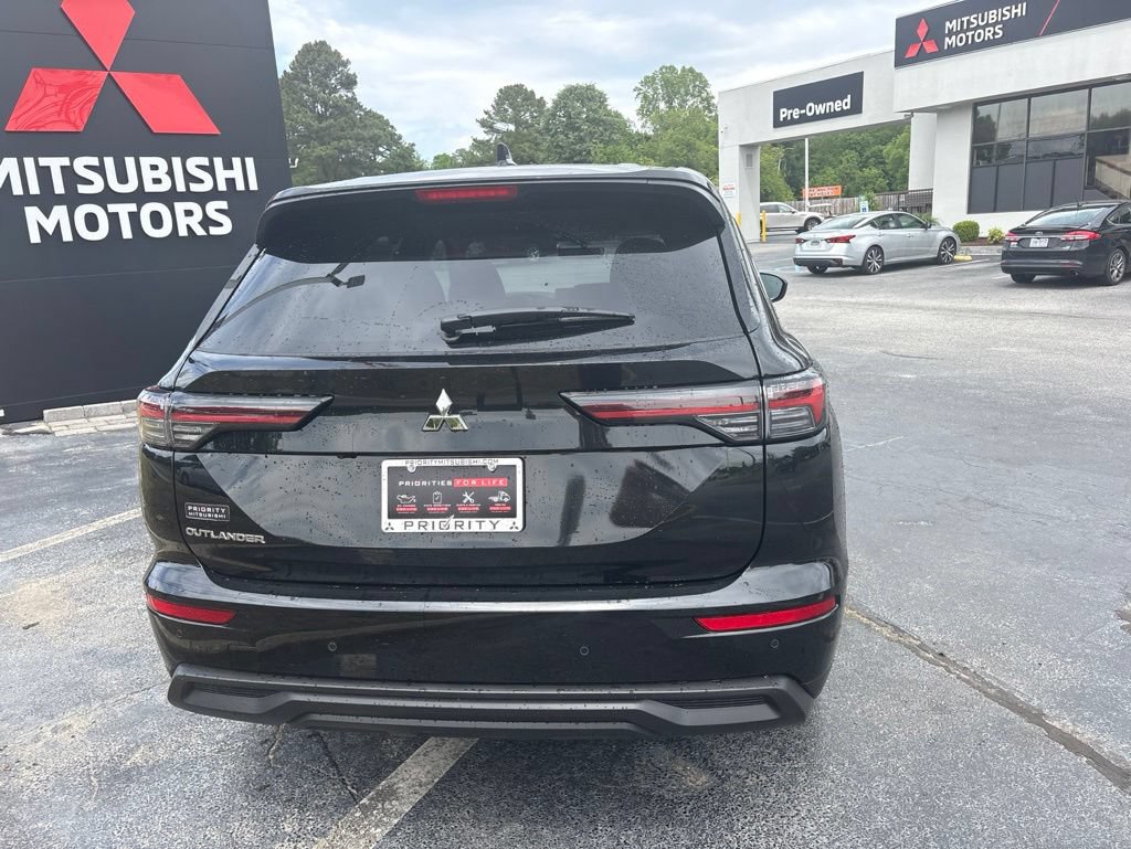 New 2026 Mitsubishi Outlander ES FWD image 4