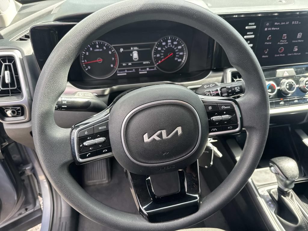 Used 2023 Kia Sorento LX FWD image 23