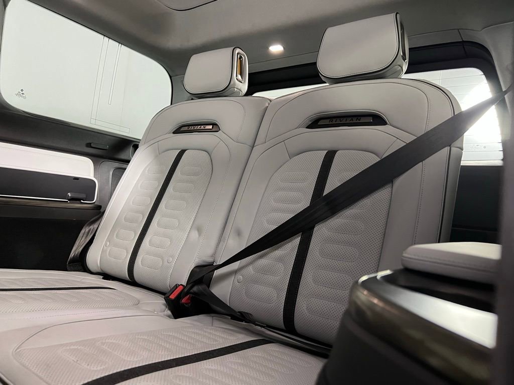 Used 2024 Rivian R1S Launch Edition image 29