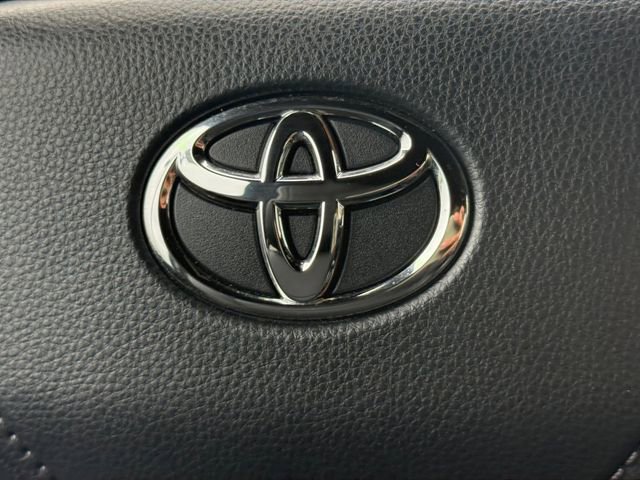 Used 2025 Toyota Sequoia Platinum AWD/4WD image 5