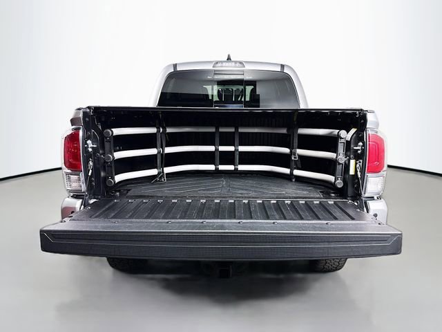 Used 2022 Toyota Tacoma TRD Sport w/ TRD Premium Sport Package AWD/4WD image 28