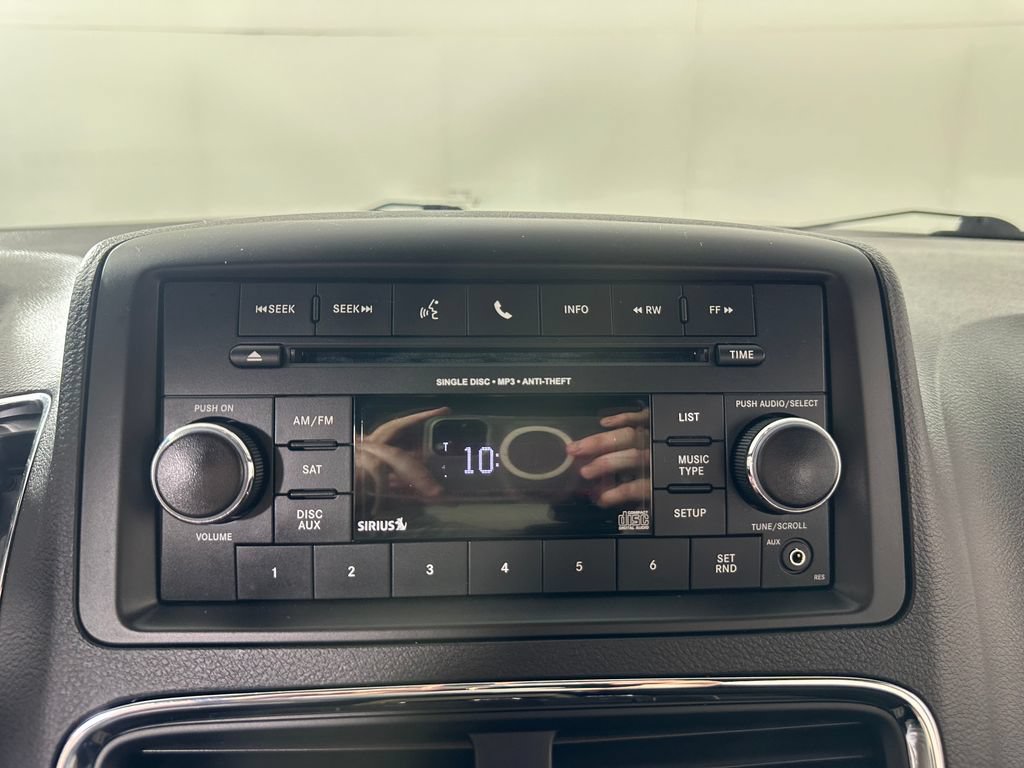 Used 2016 Dodge Grand Caravan SE FWD image 28