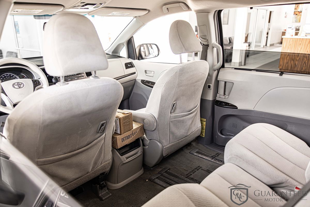 Used 2012 Toyota Sienna LE FWD image 31