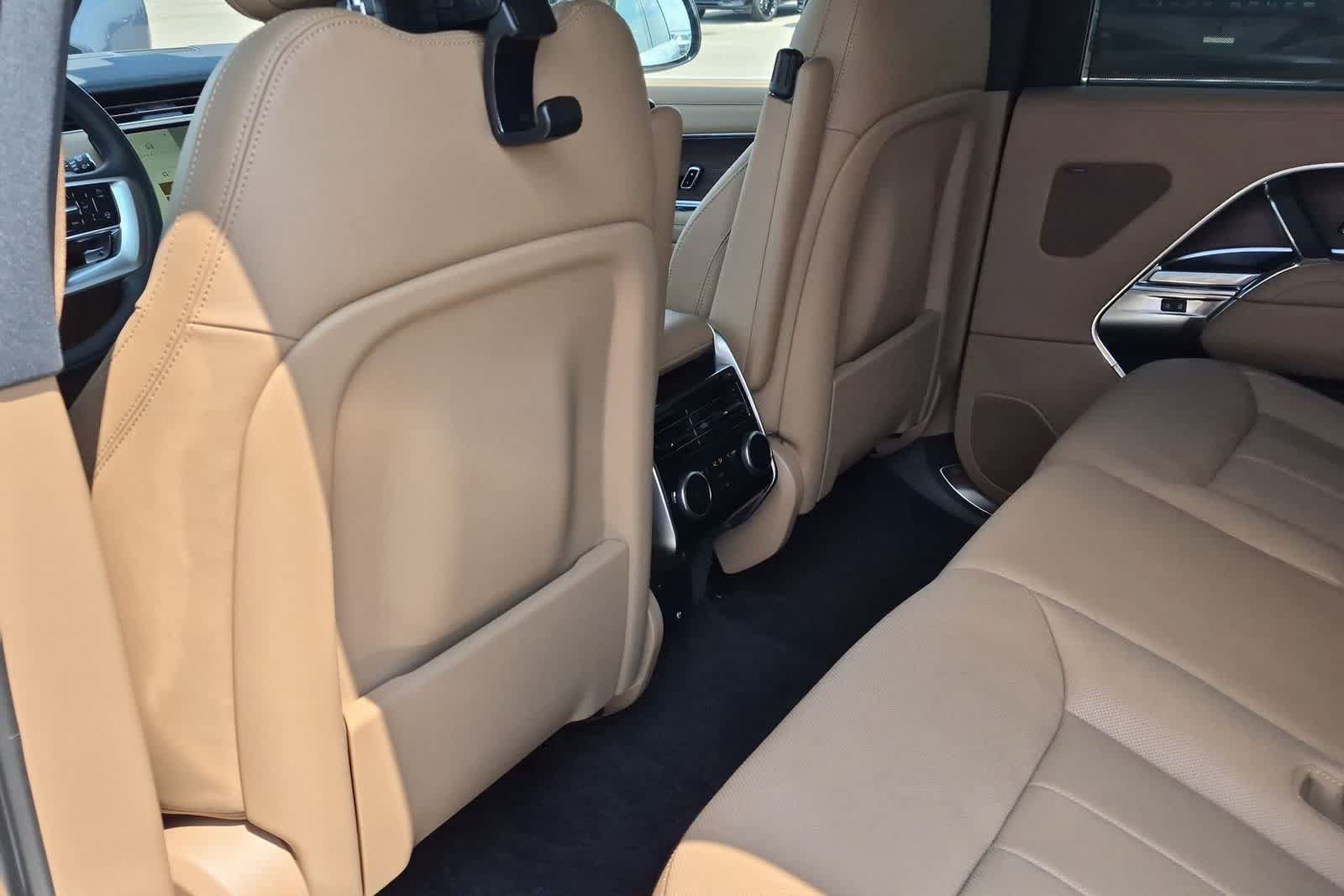 New 2026 Land Rover Range Rover Long Wheelbase SE AWD/4WD image 18