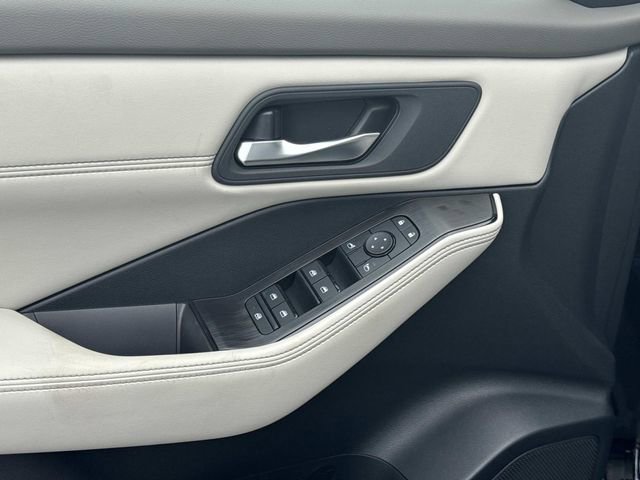 New 2026 Nissan Rogue SV FWD image 24