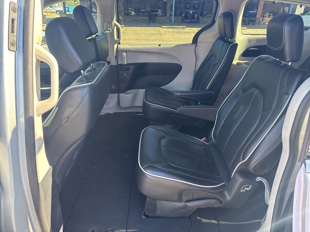 Used 2024 Chrysler Pacifica Limited image 13