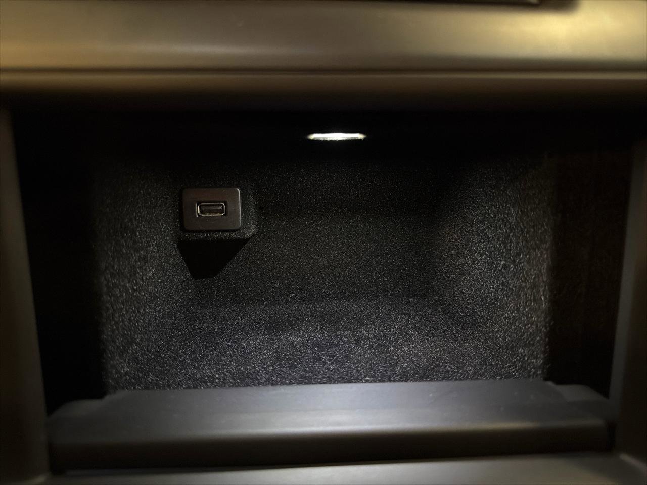 Used 2015 Chevrolet Corvette Z06 w/ 3LZ Preferred Equipment Group image 24