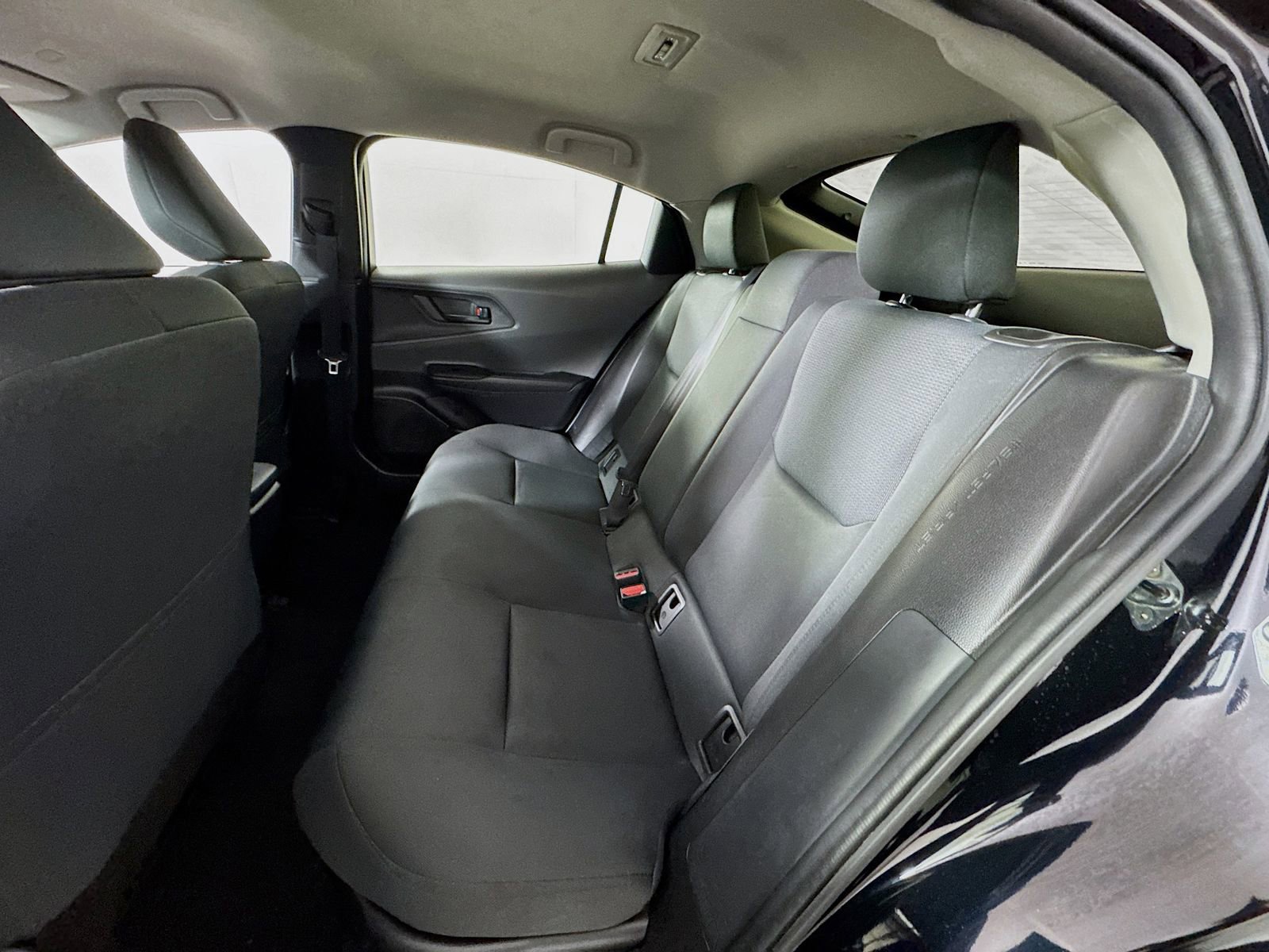 Used 2025 Toyota Prius LE FWD image 11