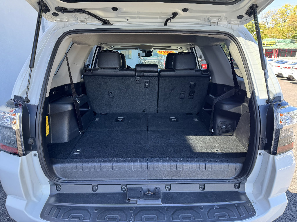 Used 2022 Toyota 4Runner SR5 Premium w/ Moonroof Package AWD/4WD image 10