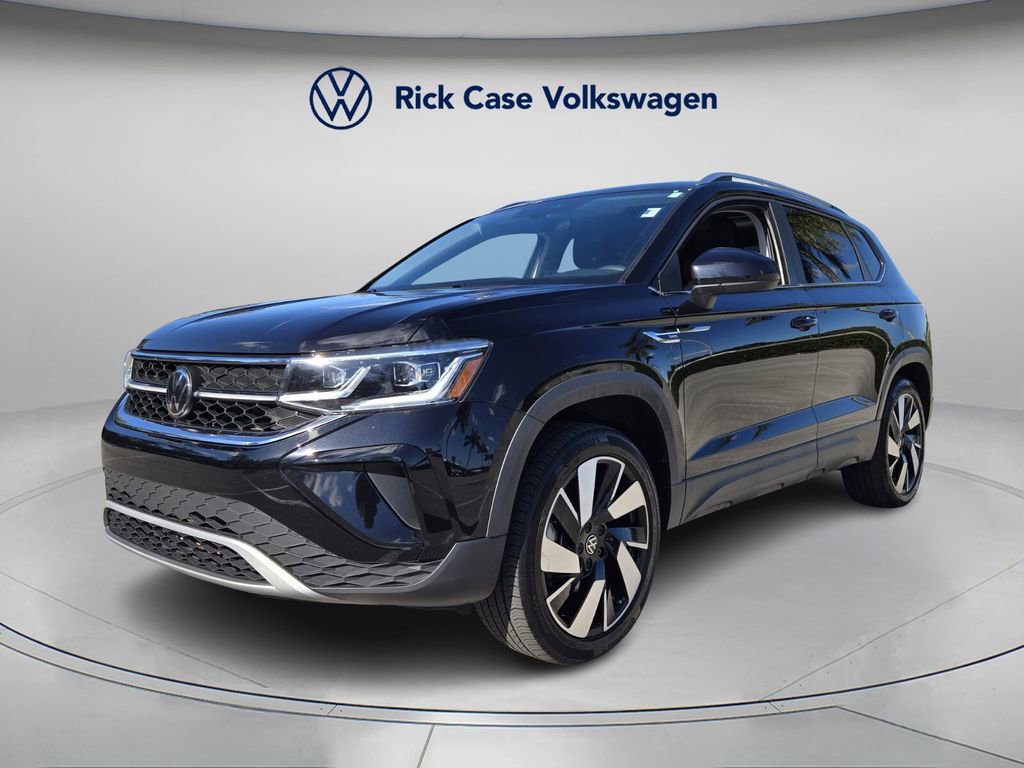 Certified 2024 Volkswagen Taos SEL image 8