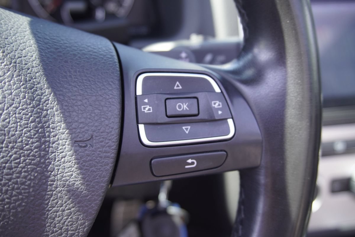 Used 2013 Volkswagen Eos FWD image 17