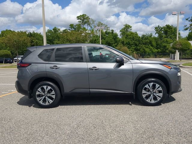 Used 2022 Nissan Rogue SV image 3