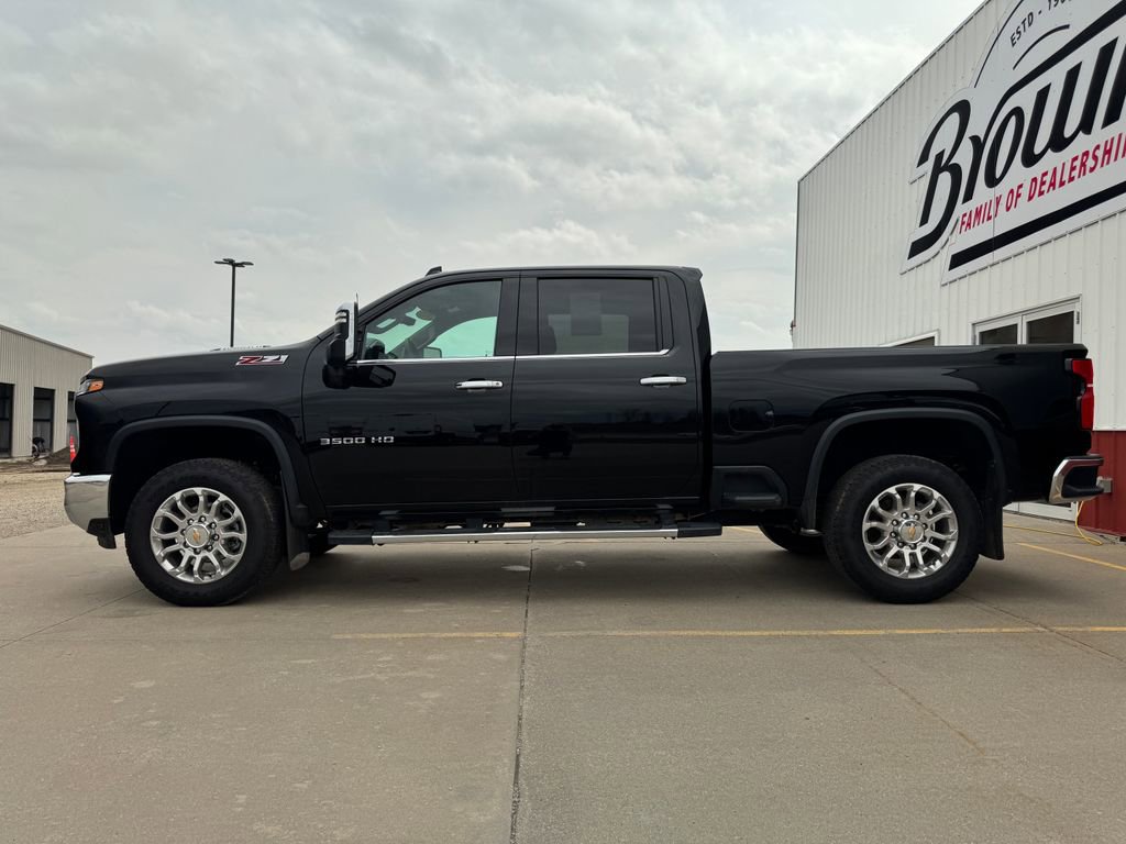 Used 2025 Chevrolet Silverado 3500 LTZ w/ LTZ Premium Package image 8
