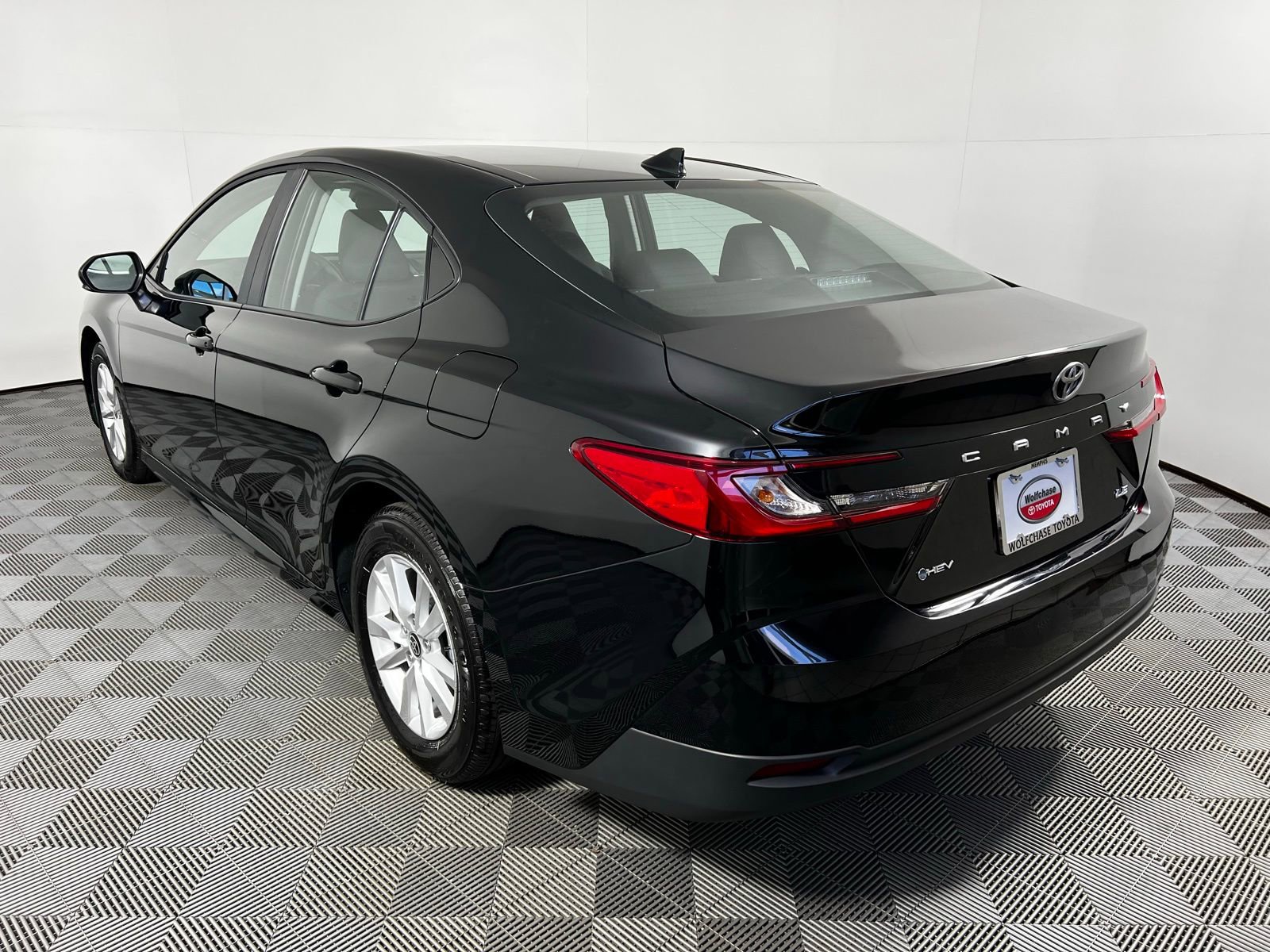 Used 2025 Toyota Camry LE image 7