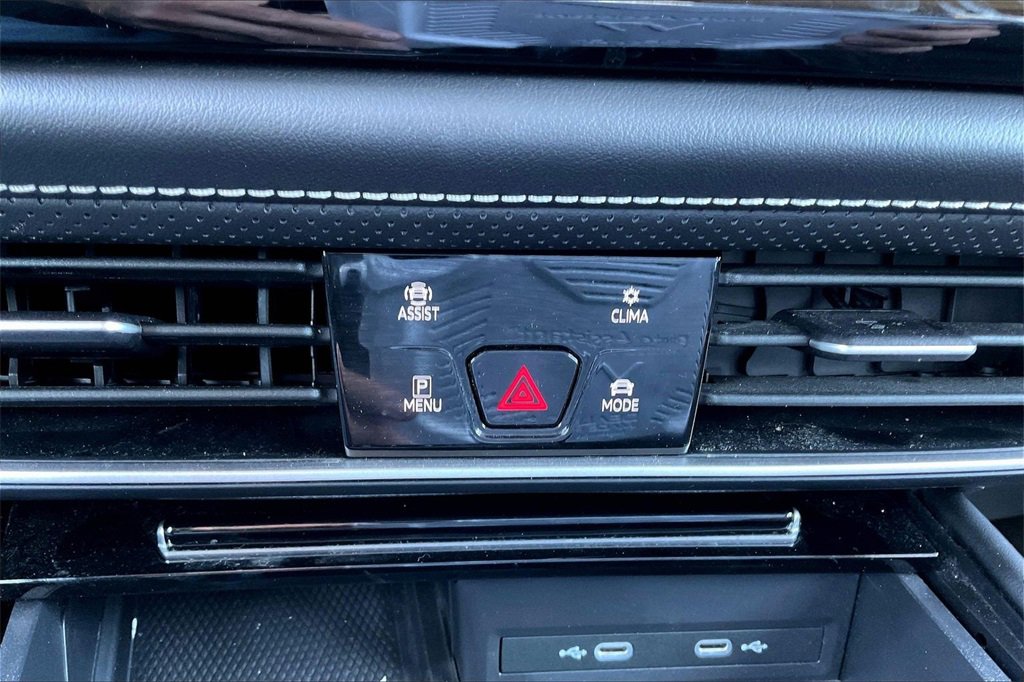 Used 2024 Volkswagen Atlas SE image 24