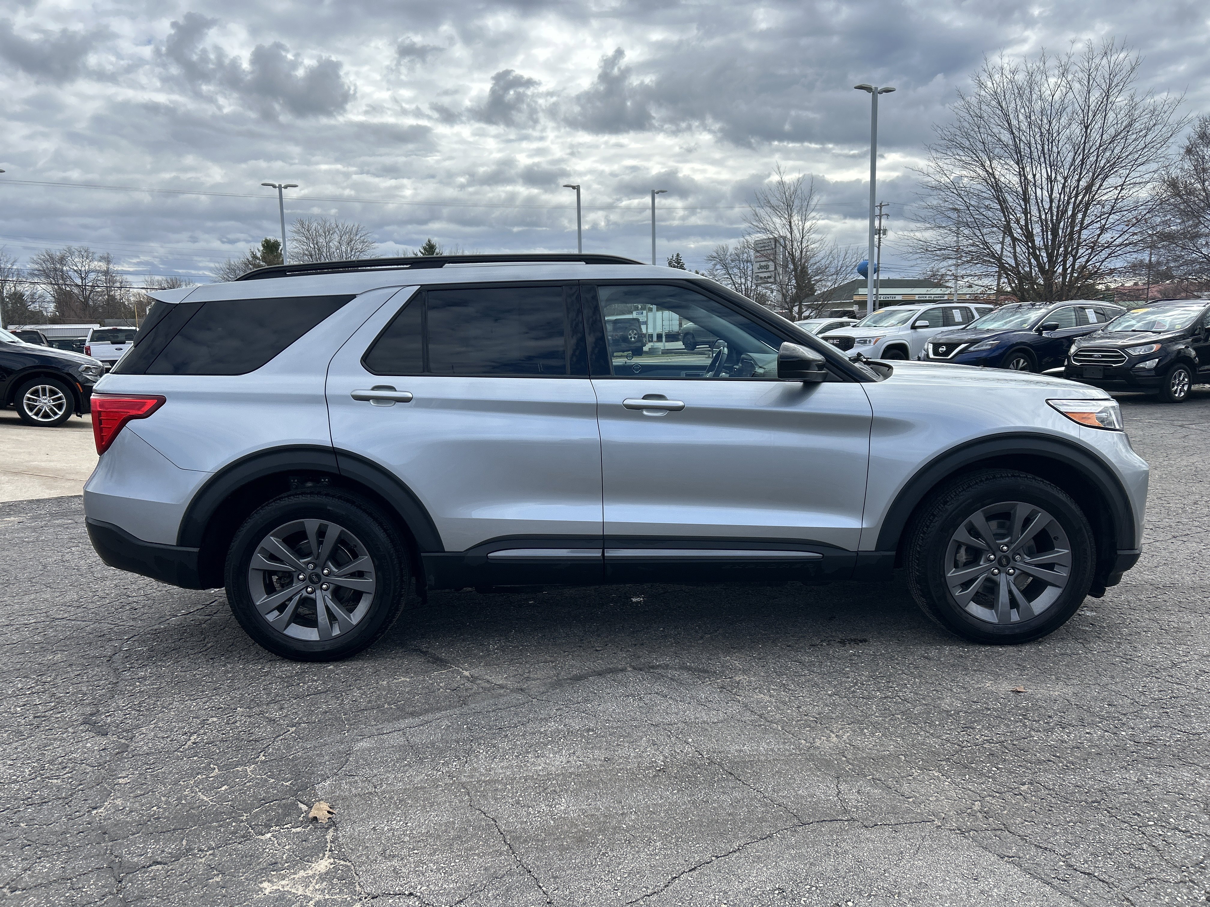 Used 2022 Ford Explorer XLT w/ XLT Sport Appearance Package image 2