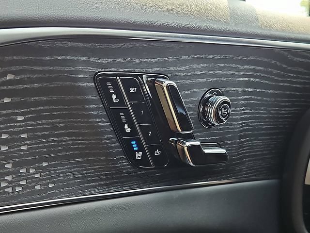 New 2026 Cadillac Lyriq V AWD/4WD image 19