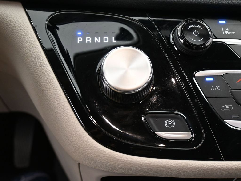 Used 2024 Chrysler Pacifica Select image 20