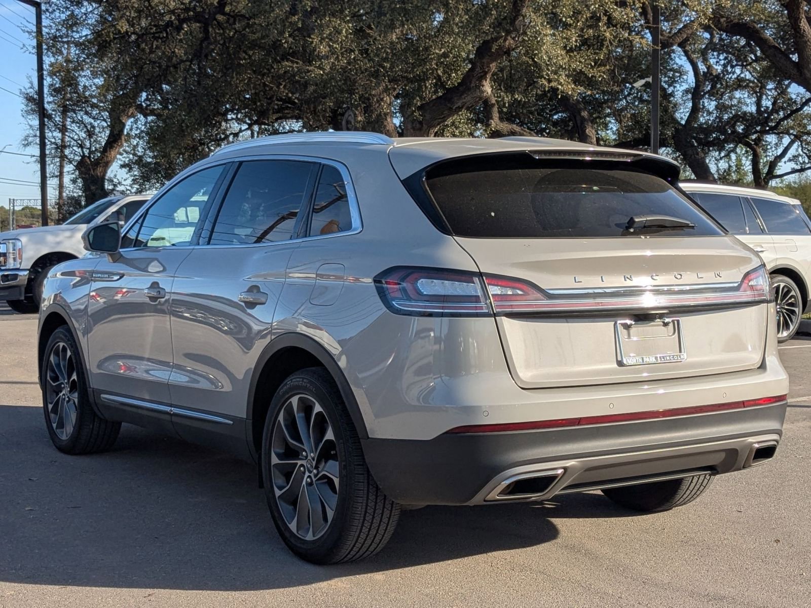 Used 2023 Lincoln Nautilus Reserve w/ Luxury Package image 5