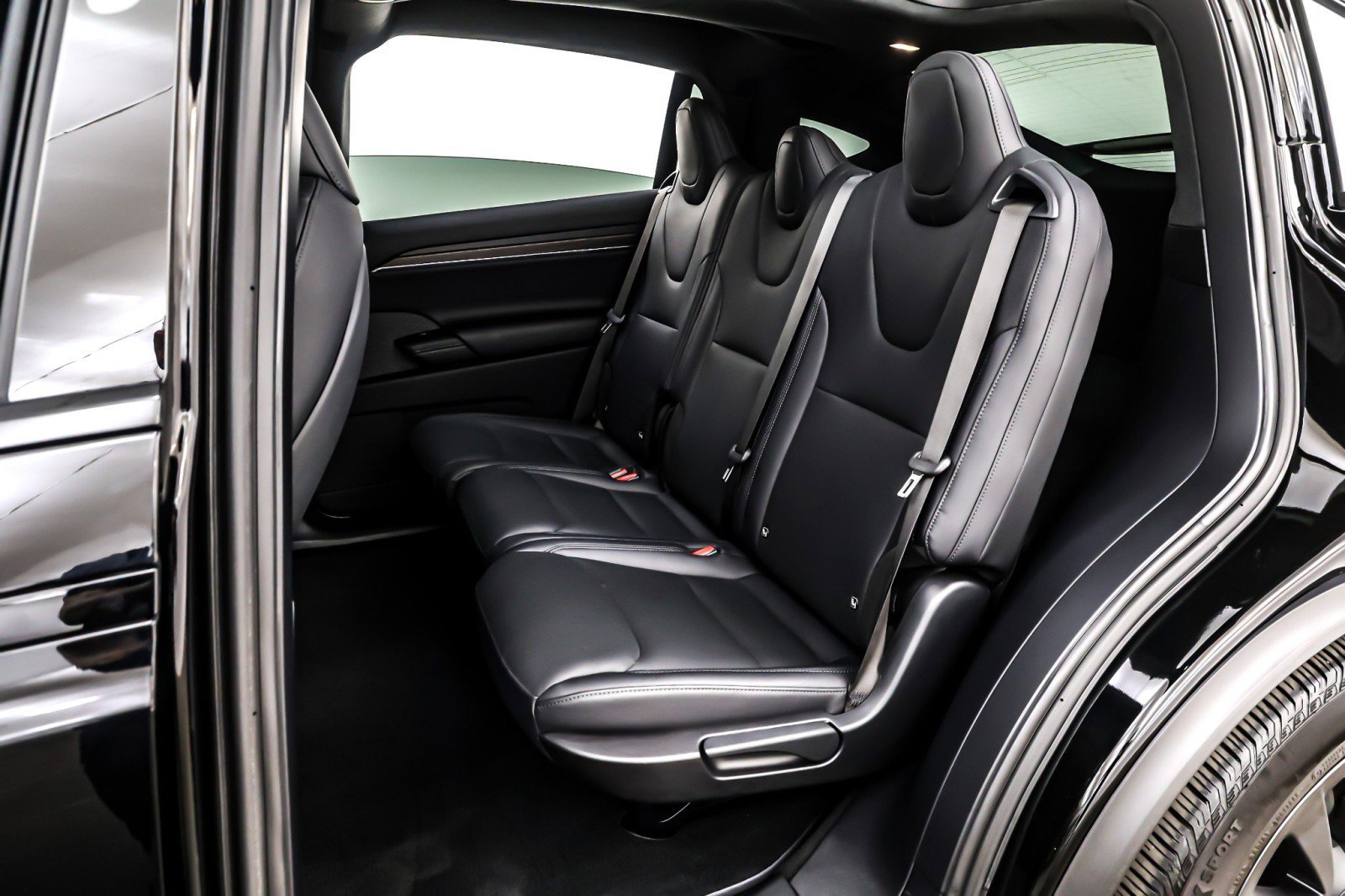 Used 2024 Tesla Model X image 8