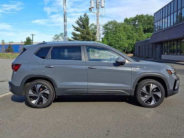 Certified 2024 Volkswagen Taos SE w/ Panoramic Sunroof Package AWD/4WD image 12