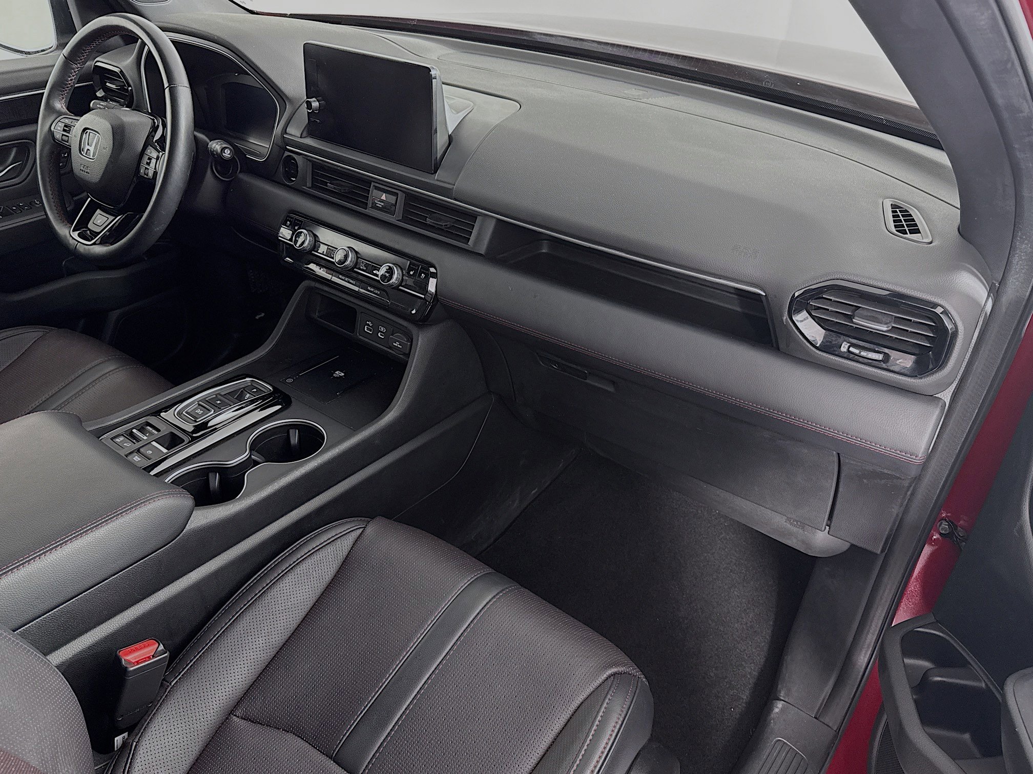 Certified 2025 Honda Pilot Black Edition image 32