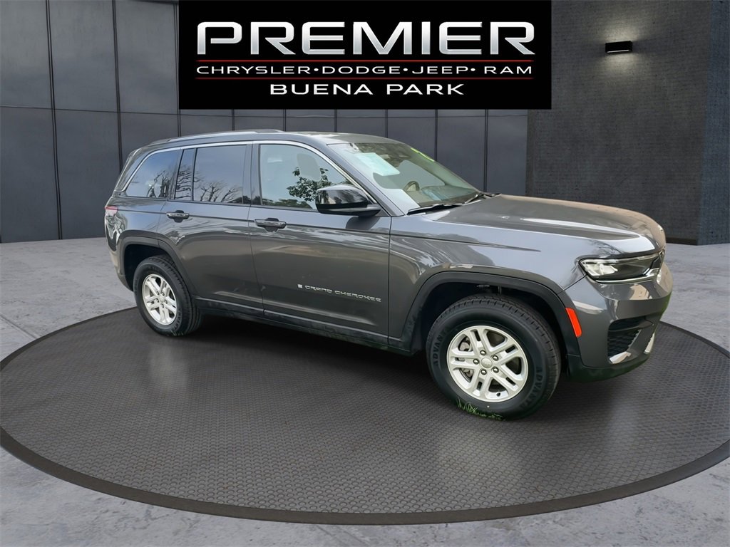 Certified 2024 Jeep Grand Cherokee Laredo image 9