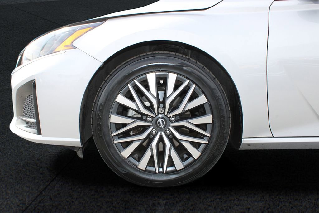 Used 2024 Nissan Altima 2.5 SV image 10