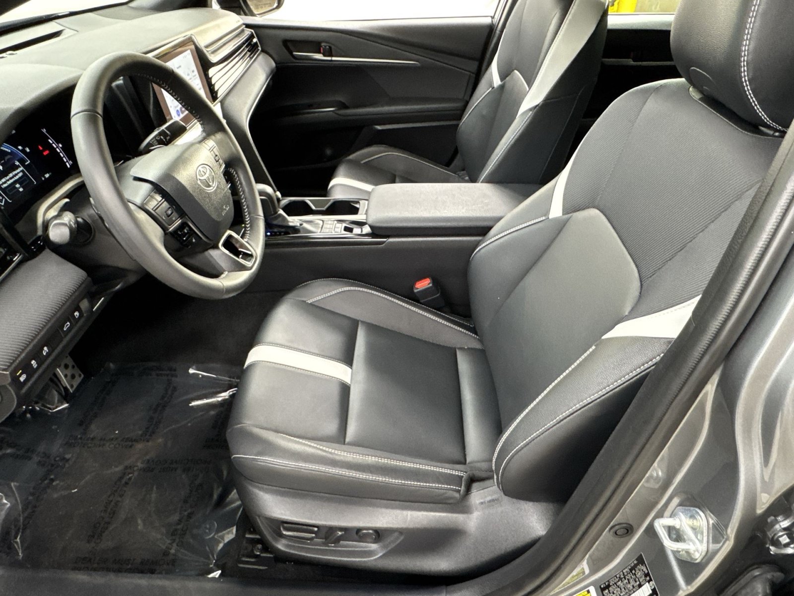 Used 2025 Toyota Camry SE FWD image 16