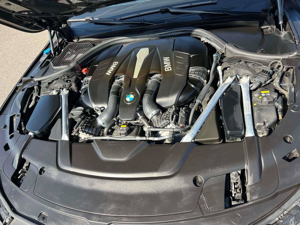 Used 2019 BMW 750i xDrive w/ Executive Package AWD/4WD image 38