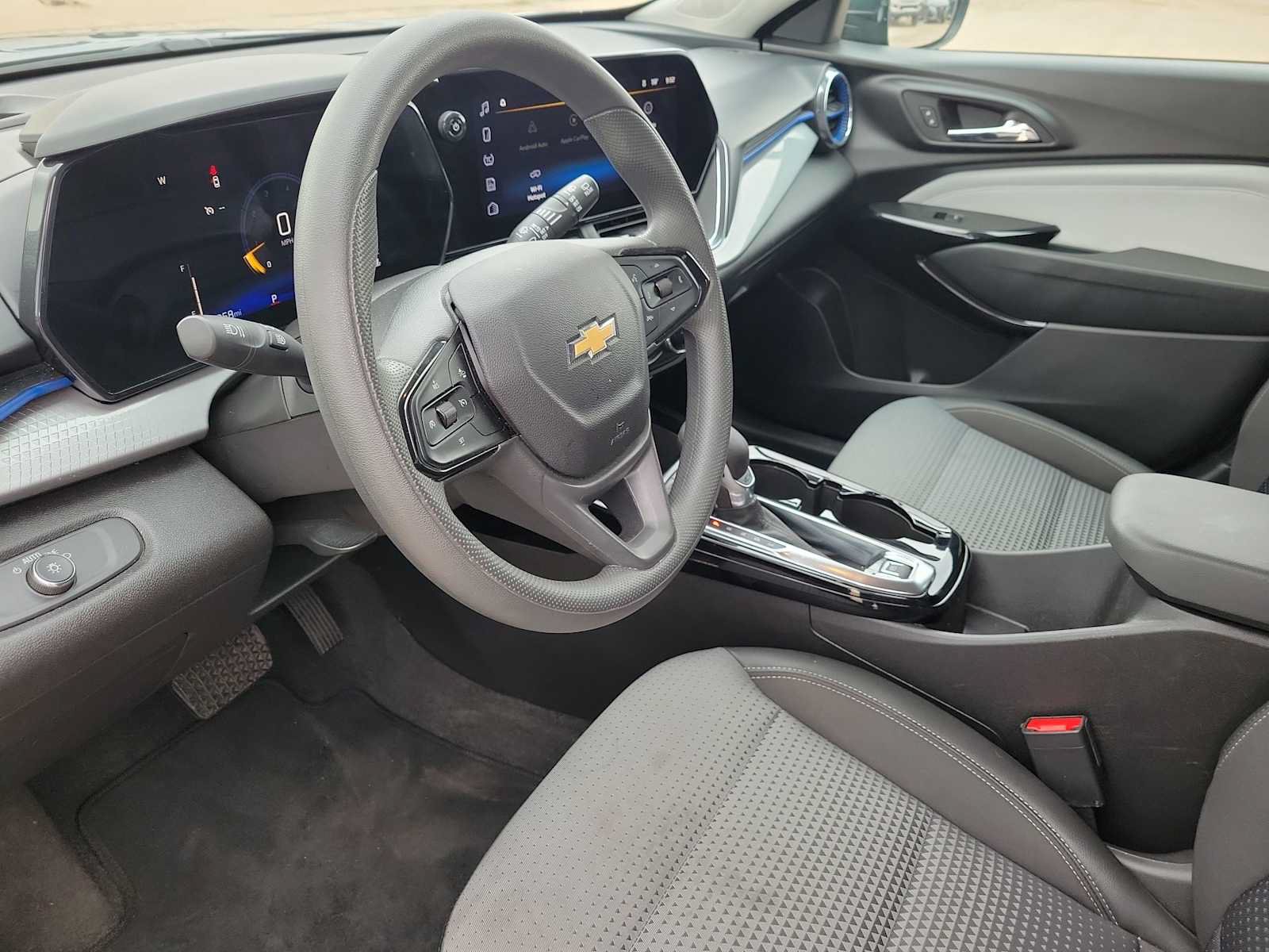 Used 2025 Chevrolet Trax LT FWD image 10