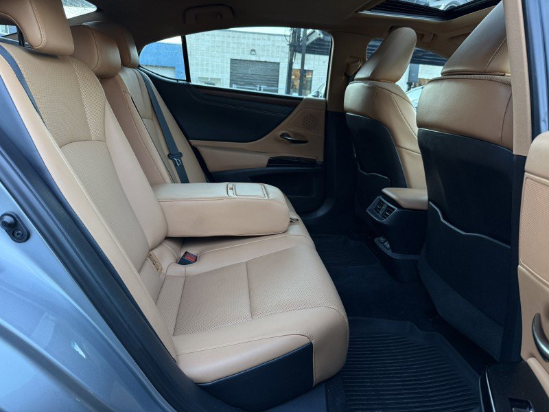 Used 2022 Lexus ES 350 w/ Premium Package image 31