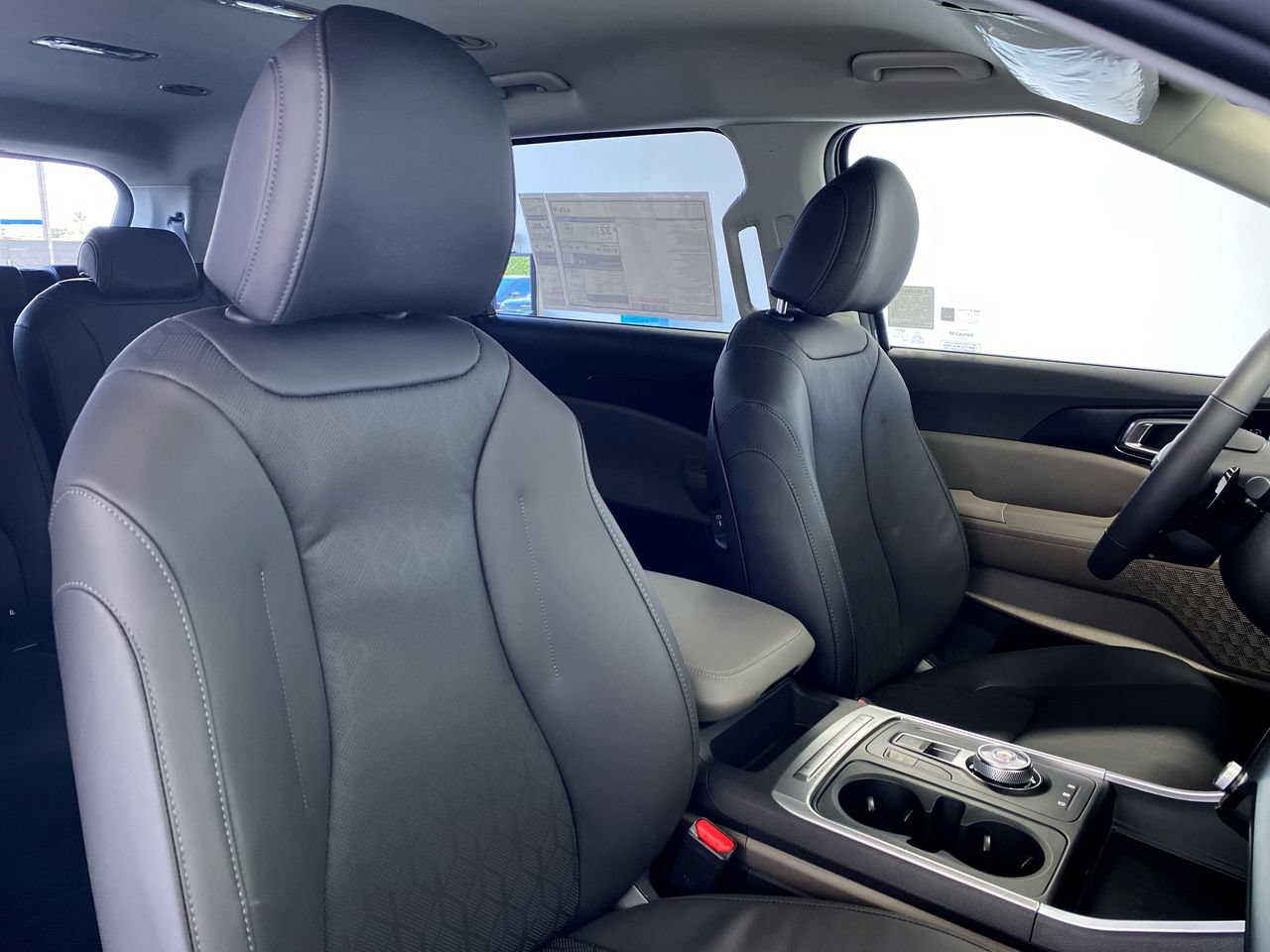 New 2027 Kia Carnival LXS FWD image 31